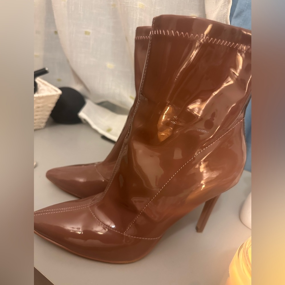 Nude heeled boots